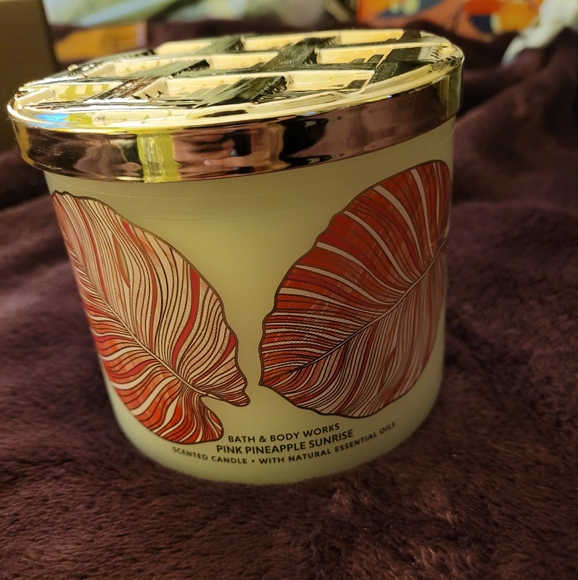 Bath & Body Works White Barn Candle - Pink & Gold - Picture 1 of 5